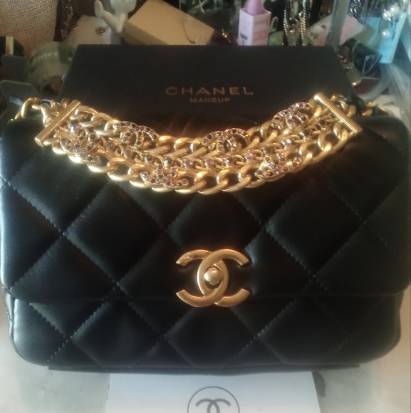 New Chanel Crossbody - Picture 2 of 9